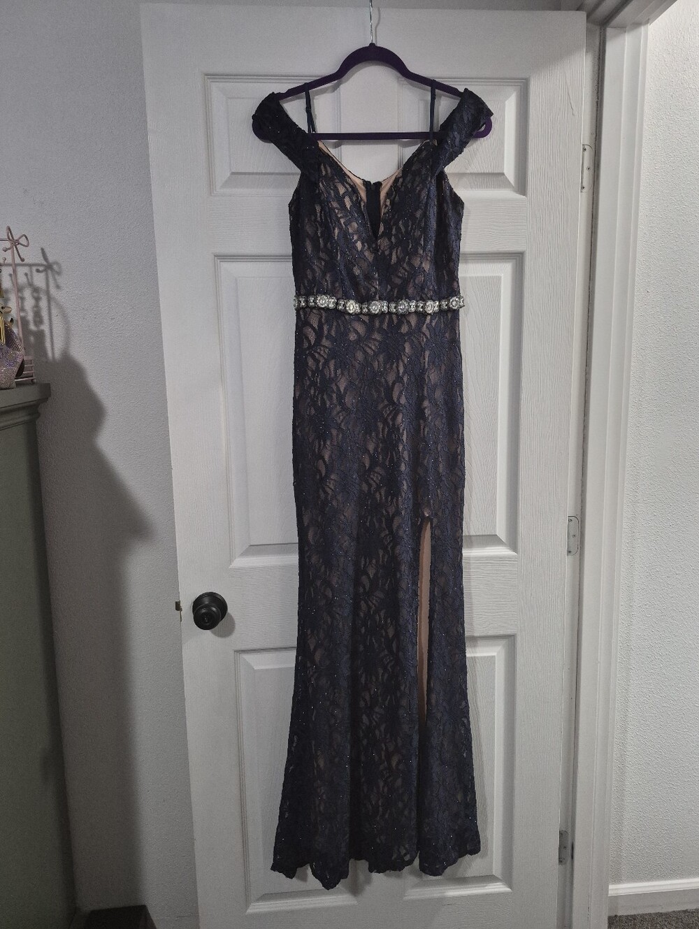 Elegant Navy Lace Evening Gown with Beaded Waist Y2k City Triangles Size 9